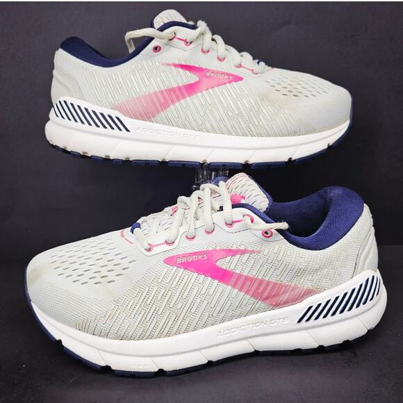 Hoka One One Shoes - Hoka Women 8 Comfy footwear